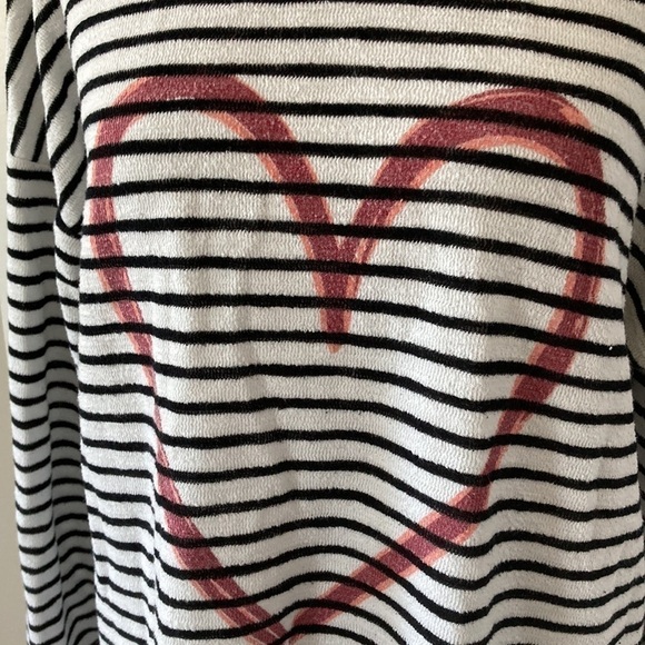 Simple a large sweatshirt heart black and white stripes - Picture 7 of 13